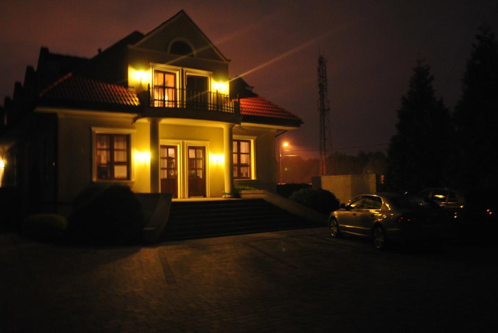 Zielony Dworek Bed & Breakfast Czestochowa Exterior photo